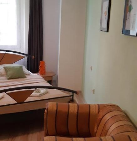 Apartments Olivia พูลา ภายนอก รูปภาพ