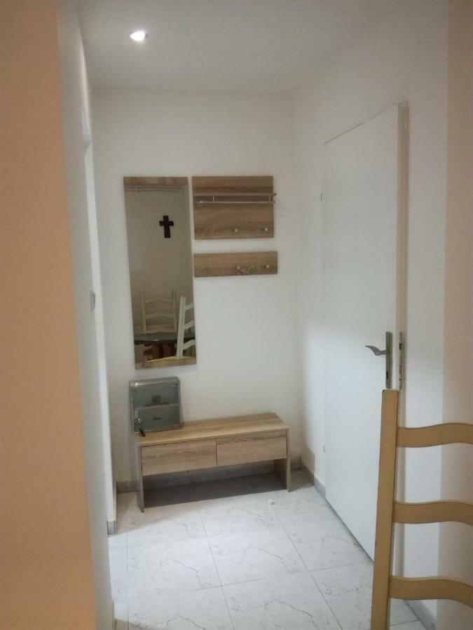 Apartments Olivia พูลา ภายนอก รูปภาพ